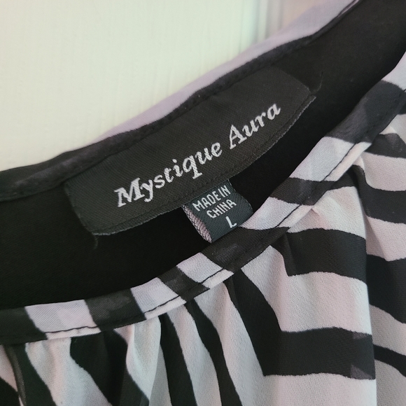 Mystique Aura Tank with Flowing Zibra Print Blouse - Picture 2 of 4